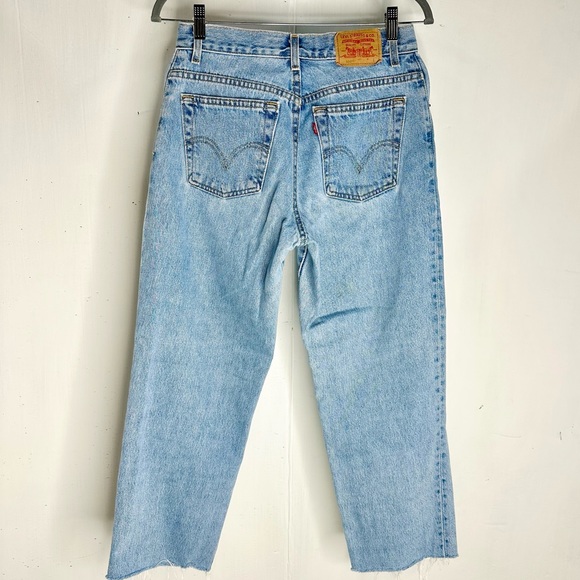 Vintage Retro Levi’s 550 Classic Relaxed Fit Highrise Taper Crop Light Wash Jean - Picture 7 of 12